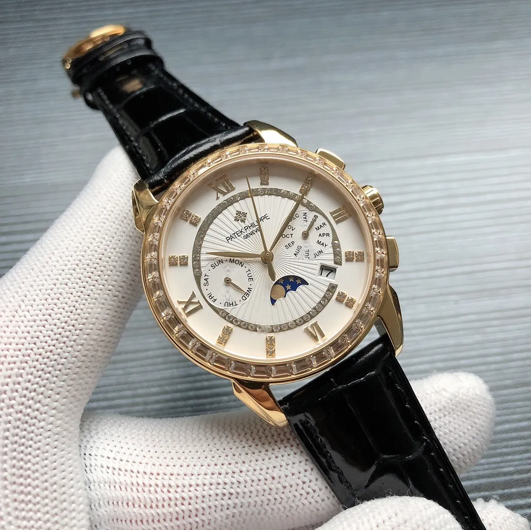 【Top replica】💰5600! Patek Philippe PP 🎮R28 complex function chronograph series is launched. Patek Philippe is a noble work of art! Exclusive text plus high-end inner shadow logo, matched with imported 9100 multi-function movement (0 repair) function (24 hours, day of the week, stars, month) imported 316 stainless steel, using 18k quality furnace vacuum plating! Paired with Italian imported calfskin! Original folding buckle! 🎮Size 42mm. Wear-resistant and scratch-resistant sapphire glass! Super waterproof to 50 meters! Simple but not simple! You can never own a Patek Philippe, you are just keeping it for your descendants. (Serious promise: The physical product has a better gloss and feel, the dial scale is lifelike, the case craftsmanship is a master-level light test, and the new era machine high-tech forging is shocking and noble. You deserve it! Please look for the exclusive quality 🎮Sanjie exquisitely recommends men's mechanical watches. SJ carefully creates ultra-real physical pictures for you.